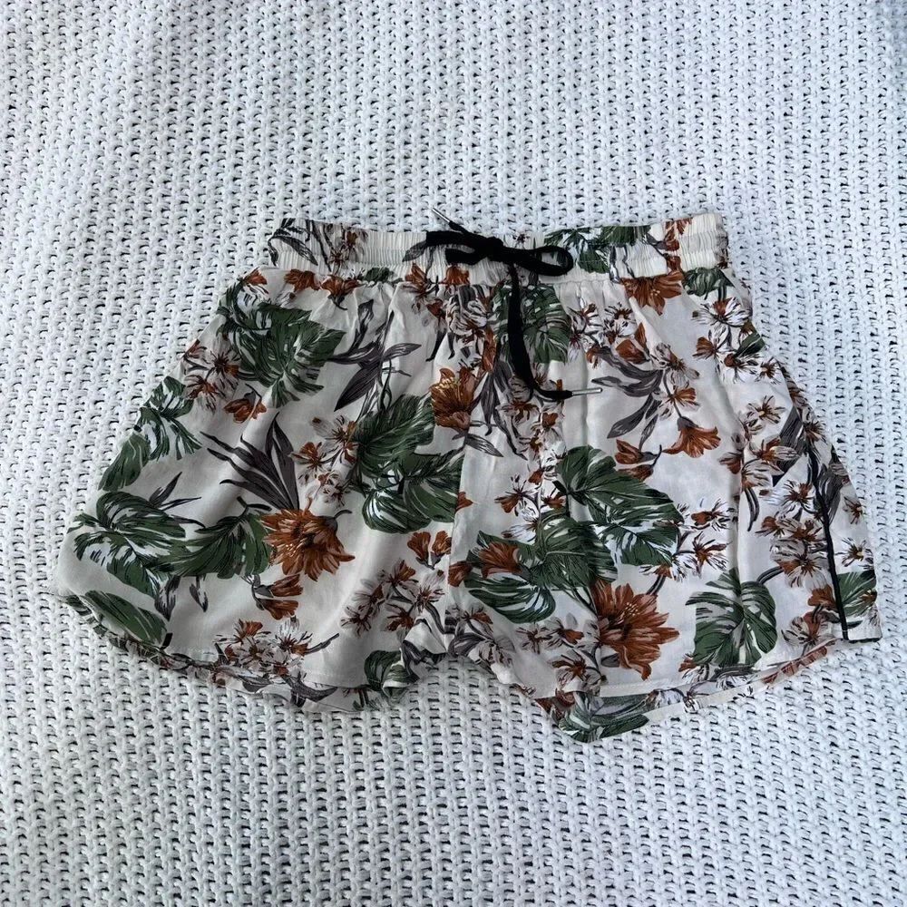 Molly Green Tropical Print Lightweight shorts size Large